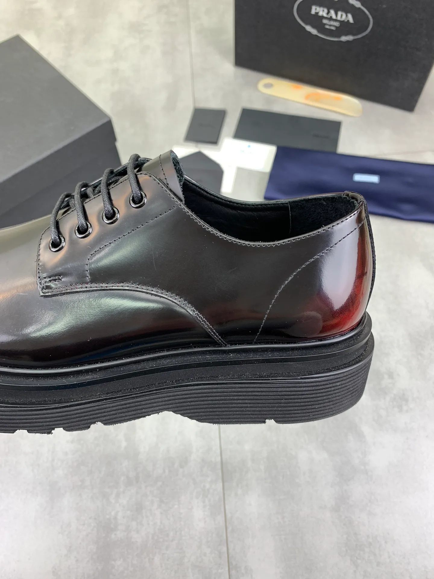 Factory price P880 💰Original quality, top version🔱 ＰＲＡＤＡ——Prada. Men's business casual leather shoes, top quality products. 1:1 shipment ⬆️Luxurious and noble👞All imported original color-rubbed open edge beads, just to create a more comfortable wearing body Tested, upper: original comfortable open-edge bead-rubbed calf leather ➕Top imported water-dyed full cow lining, original light and comfortable TPU foam combination bottom ✔️Code number: 39-44 (38.45 can be customized)